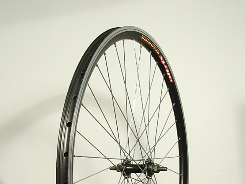 Csepel 28" Vorderrad, Alu-Hohlkammerfelge Schwarz, Stahl-Schraubnabe Silber (B-WARE)